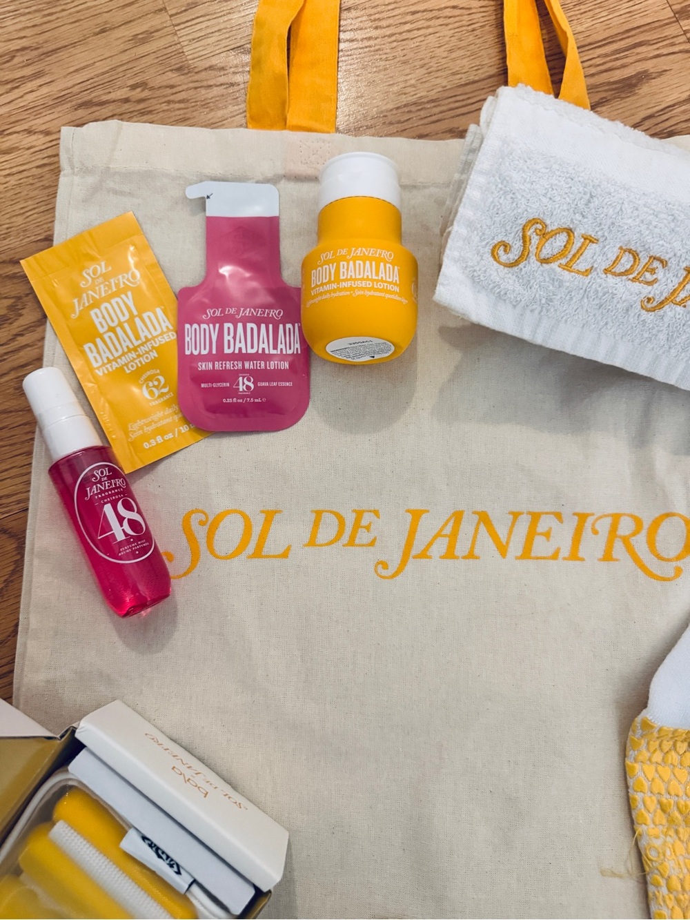 Bala X Sol de Janeiro 1lb balas, Bath Body Set, towel, grip socks Bundle NEW - Picture 3 of 4